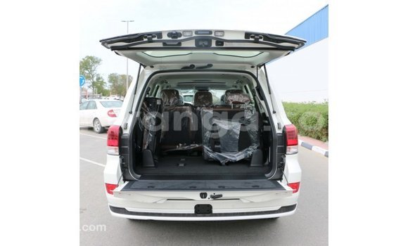Buy Import Toyota Land Cruiser White Car in Import - Dubai in Malawi Buy Import Toyota Land Cruiser White Car in Import - Dubai in Malawi