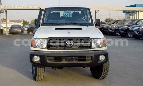 Acheter Import Voiture Toyota Land Cruiser Blanc à Import - Dubai, Malawi Acheter Import Voiture Toyota Land Cruiser Blanc à Import - Dubai, Malawi