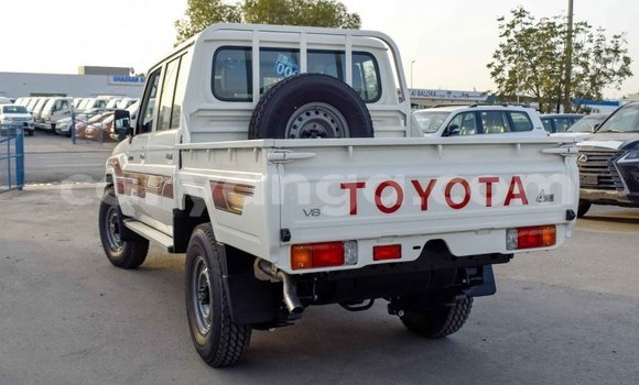 Acheter Import Voiture Toyota Land Cruiser Blanc à Import - Dubai, Malawi Acheter Import Voiture Toyota Land Cruiser Blanc à Import - Dubai, Malawi