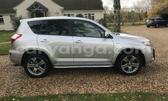Nunua Ilio tumika Toyota RAV4 Silver Gari ndani ya Lilongwe nchini Malawi Nunua Ilio tumika Toyota RAV4 Silver Gari ndani ya Lilongwe nchini Malawi