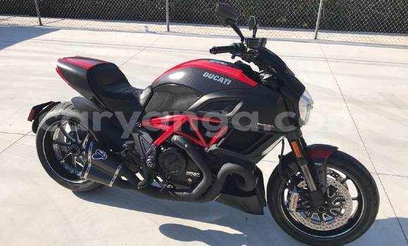 Nunua Ilio tumika Ducati Diavel Beige Bike ndani ya Lilongwe nchini Malawi Nunua Ilio tumika Ducati Diavel Beige Bike ndani ya Lilongwe nchini Malawi