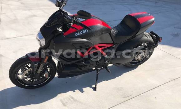 Nunua Ilio tumika Ducati Diavel Beige Bike ndani ya Lilongwe nchini Malawi Nunua Ilio tumika Ducati Diavel Beige Bike ndani ya Lilongwe nchini Malawi