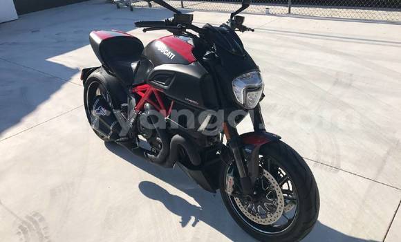 Nunua Ilio tumika Ducati Diavel Beige Bike ndani ya Lilongwe nchini Malawi Nunua Ilio tumika Ducati Diavel Beige Bike ndani ya Lilongwe nchini Malawi