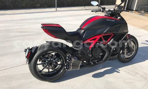 Nunua Ilio tumika Ducati Diavel Beige Bike ndani ya Lilongwe nchini Malawi Nunua Ilio tumika Ducati Diavel Beige Bike ndani ya Lilongwe nchini Malawi