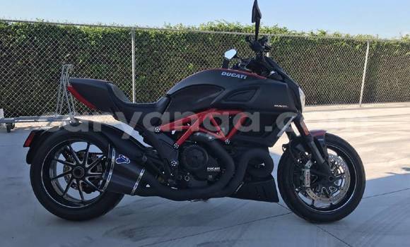 Nunua Ilio tumika Ducati Diavel Beige Bike ndani ya Lilongwe nchini Malawi Nunua Ilio tumika Ducati Diavel Beige Bike ndani ya Lilongwe nchini Malawi