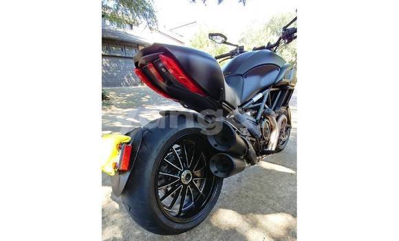 Nunua Ilio tumika Ducati Diavel Beige Bike ndani ya Lilongwe nchini Malawi Nunua Ilio tumika Ducati Diavel Beige Bike ndani ya Lilongwe nchini Malawi