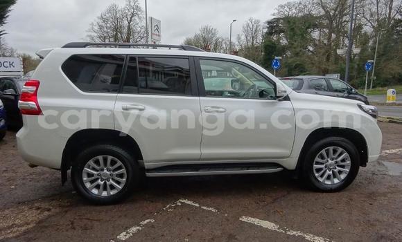 Nunua Ilio tumika Toyota Land Cruiser Prado White Gari ndani ya Lilongwe nchini Malawi Nunua Ilio tumika Toyota Land Cruiser Prado White Gari ndani ya Lilongwe nchini Malawi