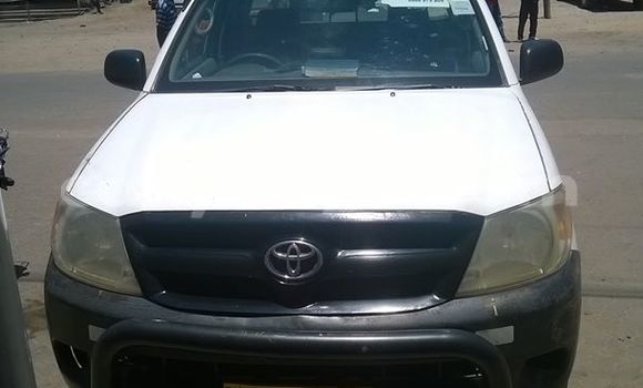 Nunua Ilio tumika Toyota Hilux White Gari ndani ya Limbe nchini Malawi Nunua Ilio tumika Toyota Hilux White Gari ndani ya Limbe nchini Malawi