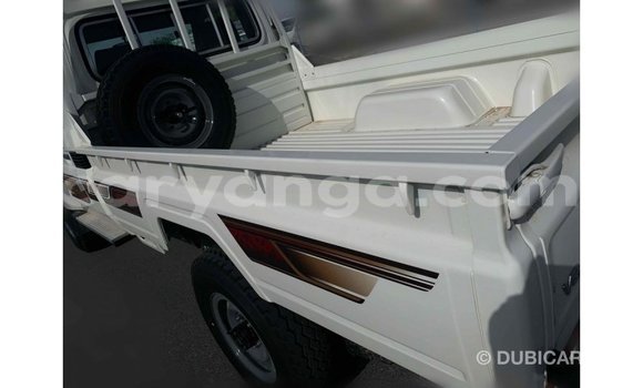 Acheter Import Voiture Toyota Land Cruiser Blanc à Import - Dubai, Malawi Acheter Import Voiture Toyota Land Cruiser Blanc à Import - Dubai, Malawi