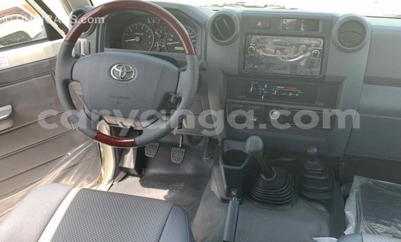 Acheter Import Voiture Toyota Land Cruiser Blanc à Import - Dubai, Malawi Acheter Import Voiture Toyota Land Cruiser Blanc à Import - Dubai, Malawi