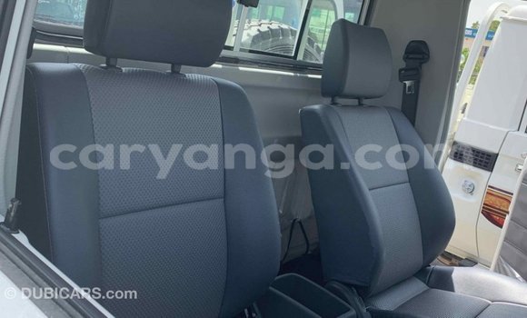 Acheter Import Voiture Toyota Land Cruiser Blanc à Import - Dubai, Malawi Acheter Import Voiture Toyota Land Cruiser Blanc à Import - Dubai, Malawi