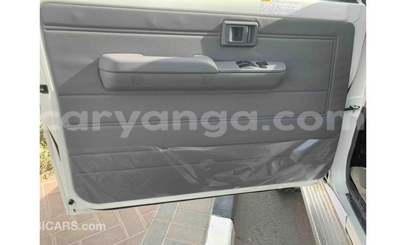 Acheter Import Voiture Toyota Land Cruiser Blanc à Import - Dubai, Malawi Acheter Import Voiture Toyota Land Cruiser Blanc à Import - Dubai, Malawi