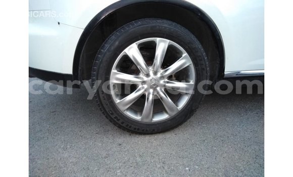 Buy Import Infiniti FX White Car in Import - Dubai in Malawi