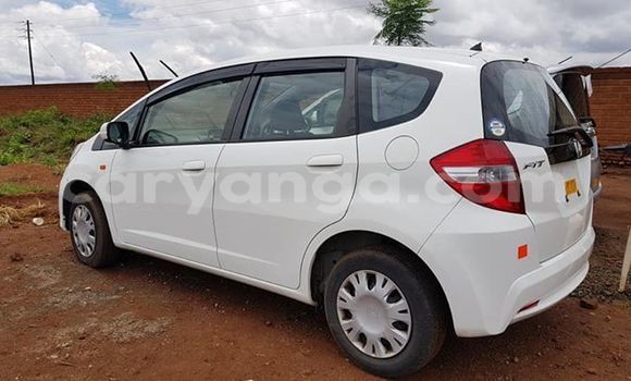 Nunua Ilio tumika Honda FIT White Gari ndani ya Lilongwe nchini Malawi Nunua Ilio tumika Honda FIT White Gari ndani ya Lilongwe nchini Malawi