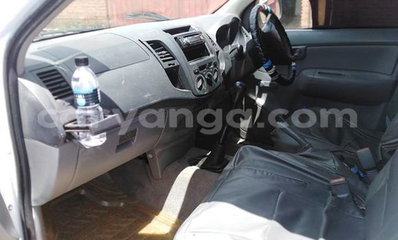 Buy Used Toyota Hilux White Car in Lilongwe in Malawi Buy Used Toyota Hilux White Car in Lilongwe in Malawi