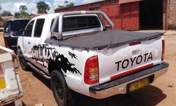 Buy Used Toyota Hilux White Car in Lilongwe in Malawi Buy Used Toyota Hilux White Car in Lilongwe in Malawi