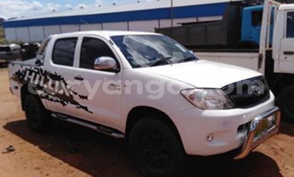 Buy Used Toyota Hilux White Car in Lilongwe in Malawi Buy Used Toyota Hilux White Car in Lilongwe in Malawi