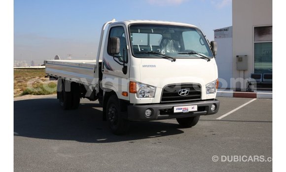 Buy Import Hyundai Chorus White Truck in Import - Dubai in Malawi