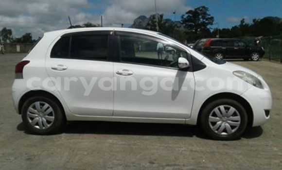 Buy Used Toyota Vitz White Car in Mwanza in Mwanza Buy Used Toyota Vitz White Car in Mwanza in Mwanza