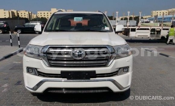 Acheter Import Voiture Toyota Land Cruiser Blanc à Import - Dubai, Malawi Acheter Import Voiture Toyota Land Cruiser Blanc à Import - Dubai, Malawi