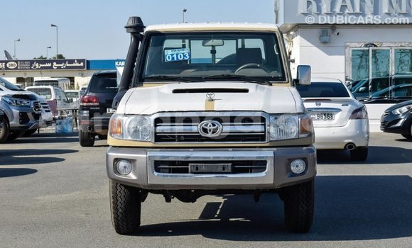 Nunua Imported Toyota Land Cruiser Beige Gari ndani ya Import - Dubai nchini Malawi Nunua Imported Toyota Land Cruiser Beige Gari ndani ya Import - Dubai nchini Malawi