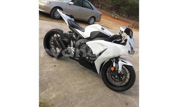 Buy Used Honda CBR 1000 RR White Moto in Lilongwe in Malawi Buy Used Honda CBR 1000 RR White Moto in Lilongwe in Malawi