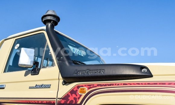 Nunua Imported Toyota Land Cruiser Beige Gari ndani ya Import - Dubai nchini Malawi Nunua Imported Toyota Land Cruiser Beige Gari ndani ya Import - Dubai nchini Malawi