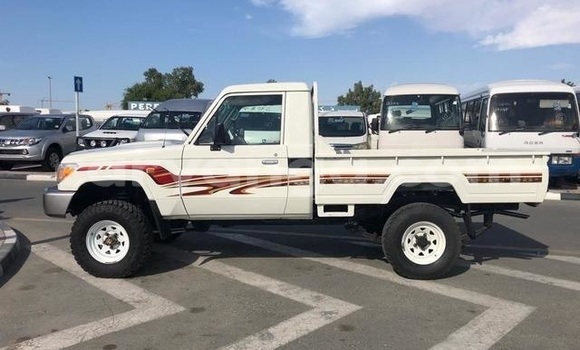 Nunua Ilio tumika Toyota Land Cruiser White Gari ndani ya Lilongwe nchini Malawi Nunua Ilio tumika Toyota Land Cruiser White Gari ndani ya Lilongwe nchini Malawi