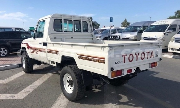 Nunua Ilio tumika Toyota Land Cruiser White Gari ndani ya Lilongwe nchini Malawi Nunua Ilio tumika Toyota Land Cruiser White Gari ndani ya Lilongwe nchini Malawi