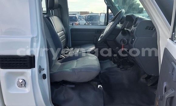 Nunua Ilio tumika Toyota Land Cruiser White Gari ndani ya Lilongwe nchini Malawi Nunua Ilio tumika Toyota Land Cruiser White Gari ndani ya Lilongwe nchini Malawi