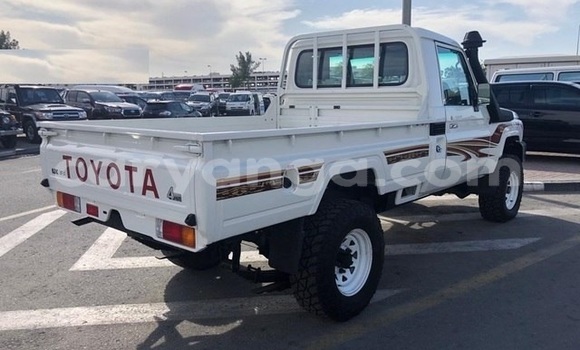 Nunua Ilio tumika Toyota Land Cruiser White Gari ndani ya Lilongwe nchini Malawi Nunua Ilio tumika Toyota Land Cruiser White Gari ndani ya Lilongwe nchini Malawi