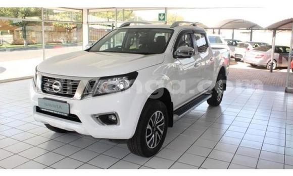 Buy Used Nissan Navara White Car in Luchenza in Thyolo Buy Used Nissan Navara White Car in Luchenza in Thyolo