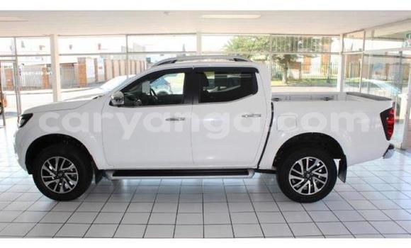 Buy Used Nissan Navara White Car in Luchenza in Thyolo Buy Used Nissan Navara White Car in Luchenza in Thyolo
