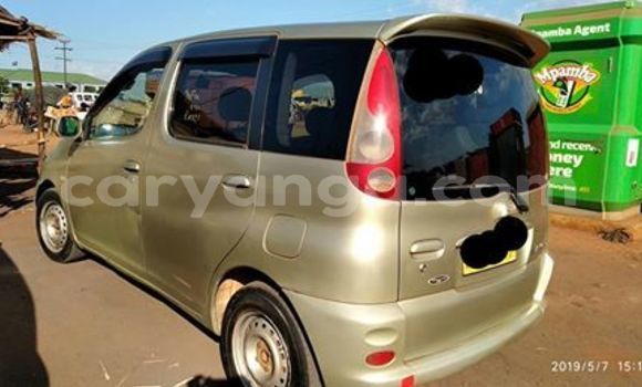 Acheter Occasion Voiture Toyota FunCargo Marron à Lilongwe, Malawi Acheter Occasion Voiture Toyota FunCargo Marron à Lilongwe, Malawi