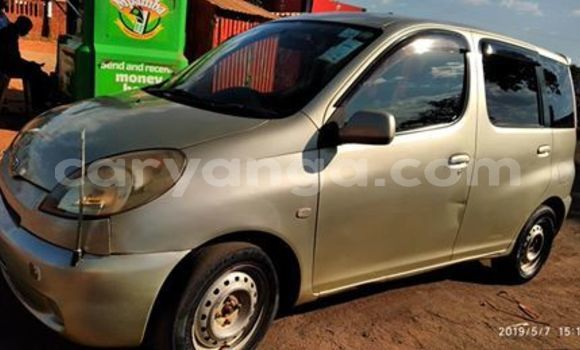 Acheter Occasion Voiture Toyota FunCargo Marron à Lilongwe, Malawi Acheter Occasion Voiture Toyota FunCargo Marron à Lilongwe, Malawi