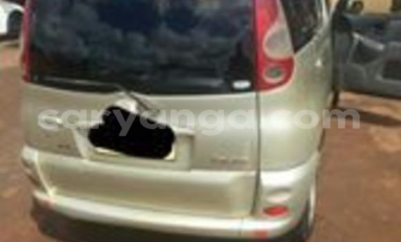 Acheter Occasion Voiture Toyota FunCargo Marron à Lilongwe, Malawi Acheter Occasion Voiture Toyota FunCargo Marron à Lilongwe, Malawi