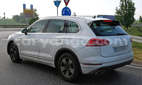 Buy Used Volkswagen Touareg White Car in Chipoka in Dedza Buy Used Volkswagen Touareg White Car in Chipoka in Dedza