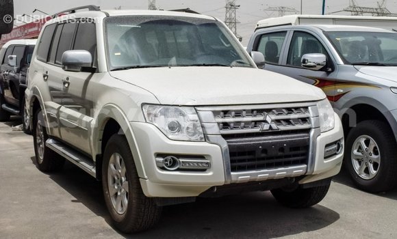 Nunua Imported Mitsubishi Pajero White Gari ndani ya Import - Dubai nchini Malawi Nunua Imported Mitsubishi Pajero White Gari ndani ya Import - Dubai nchini Malawi