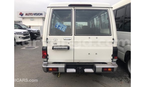 Buy Import Toyota Land Cruiser White Car in Import - Dubai in Malawi Buy Import Toyota Land Cruiser White Car in Import - Dubai in Malawi