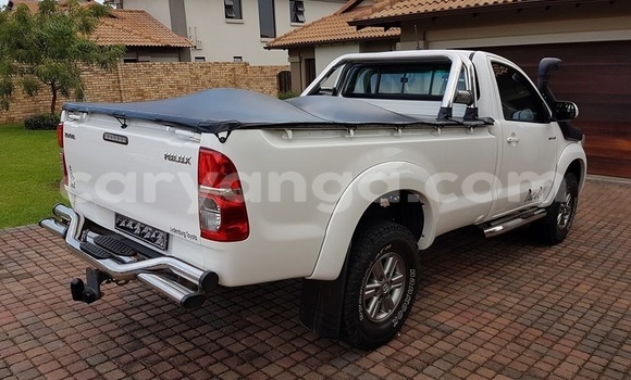 Buy Used Toyota Hilux White Car in Dowa in Dowa Buy Used Toyota Hilux White Car in Dowa in Dowa