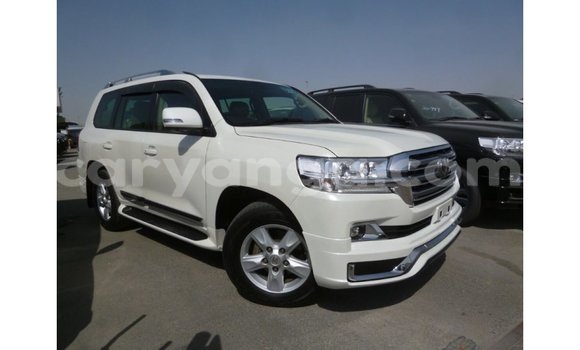 Acheter Import Voiture Toyota Land Cruiser Blanc à Import - Dubai, Malawi Acheter Import Voiture Toyota Land Cruiser Blanc à Import - Dubai, Malawi