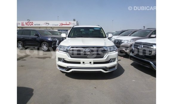 Acheter Import Voiture Toyota Land Cruiser Blanc à Import - Dubai, Malawi Acheter Import Voiture Toyota Land Cruiser Blanc à Import - Dubai, Malawi