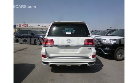 Acheter Import Voiture Toyota Land Cruiser Blanc à Import - Dubai, Malawi Acheter Import Voiture Toyota Land Cruiser Blanc à Import - Dubai, Malawi