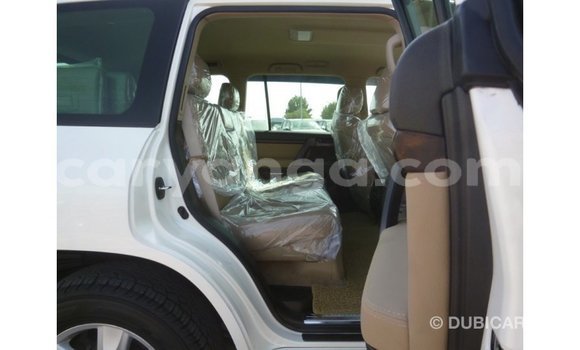 Acheter Import Voiture Toyota Land Cruiser Blanc à Import - Dubai, Malawi Acheter Import Voiture Toyota Land Cruiser Blanc à Import - Dubai, Malawi