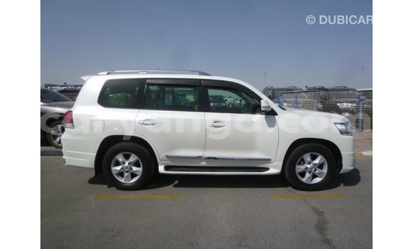 Acheter Import Voiture Toyota Land Cruiser Blanc à Import - Dubai, Malawi Acheter Import Voiture Toyota Land Cruiser Blanc à Import - Dubai, Malawi