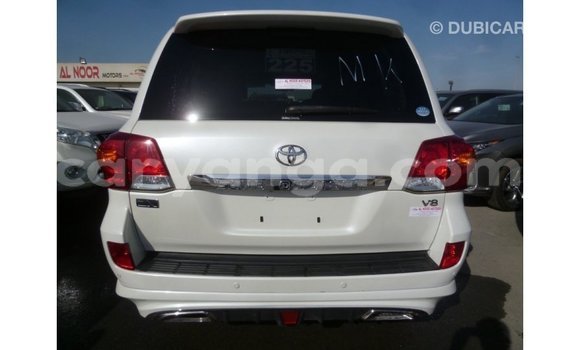 Buy Import Toyota Land Cruiser White Car in Import - Dubai in Malawi Buy Import Toyota Land Cruiser White Car in Import - Dubai in Malawi