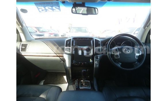 Buy Import Toyota Land Cruiser White Car in Import - Dubai in Malawi Buy Import Toyota Land Cruiser White Car in Import - Dubai in Malawi