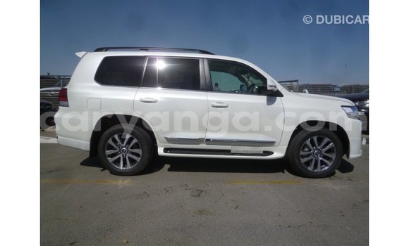 Acheter Import Voiture Toyota Land Cruiser Blanc à Import - Dubai, Malawi Acheter Import Voiture Toyota Land Cruiser Blanc à Import - Dubai, Malawi