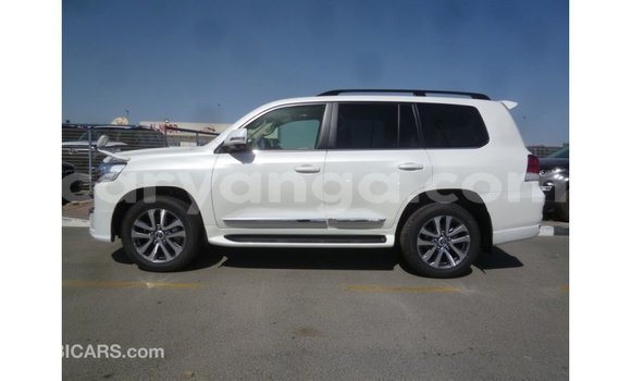 Acheter Import Voiture Toyota Land Cruiser Blanc à Import - Dubai, Malawi Acheter Import Voiture Toyota Land Cruiser Blanc à Import - Dubai, Malawi