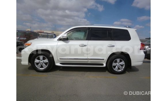 Acheter Import Voiture Toyota Land Cruiser Blanc à Import - Dubai, Malawi Acheter Import Voiture Toyota Land Cruiser Blanc à Import - Dubai, Malawi